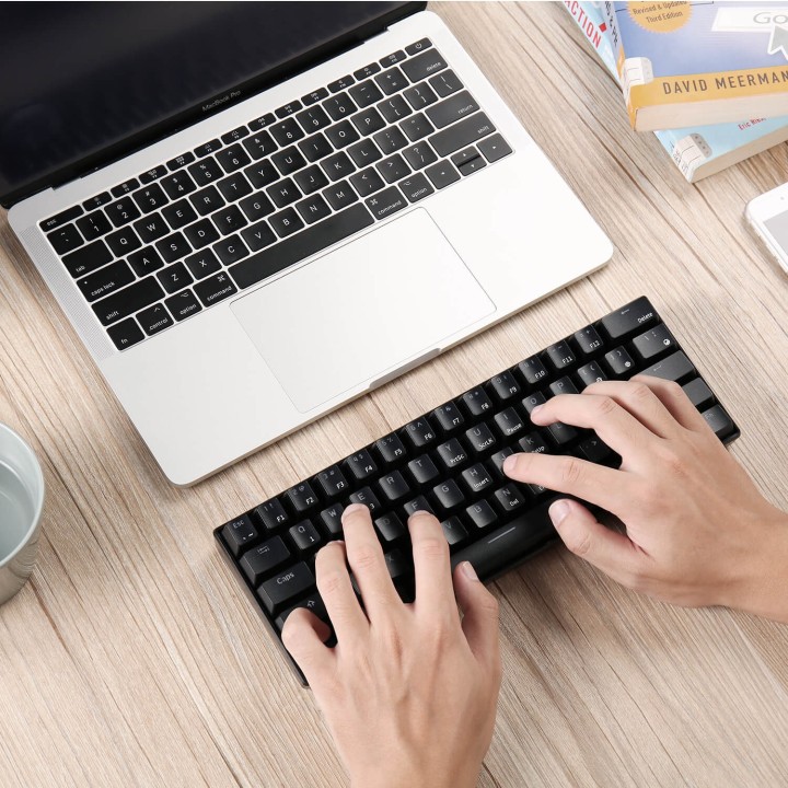 Royal Kludge RK61 – Clavier mécanique gaming 60 % sans fil double mode, switch Red